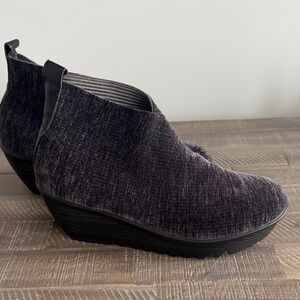 bernie mev. Velvet Wedge Shoes - Black
